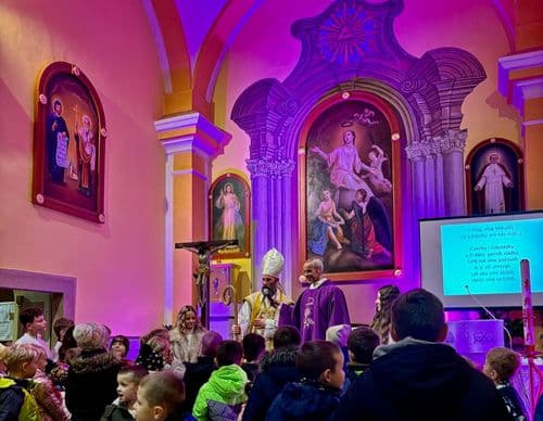 Svätý Mikuláš medzi nami – rodinná svätá omša a rozsvietenie stromčeka (06. 12. 2025)